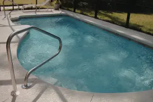 How Belleview Homeowners Can Refresh Aging Pool Decks with New Pavers