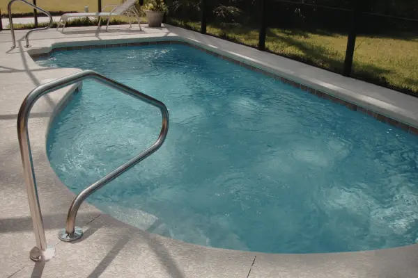 How Belleview Homeowners Can Refresh Aging Pool Decks with New Pavers